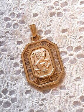 Vintage Leo Lion Zodiac Sign Large Rectangle Eye-catching Gold-Plated Pendant